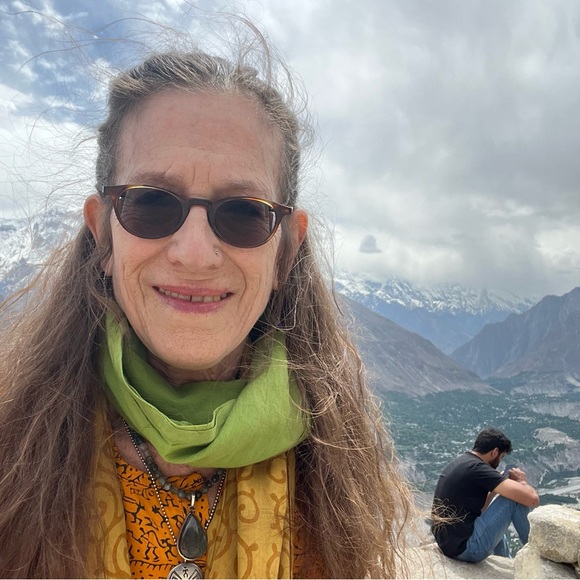 Meet your Posher, Amie - Picture 2 of 3